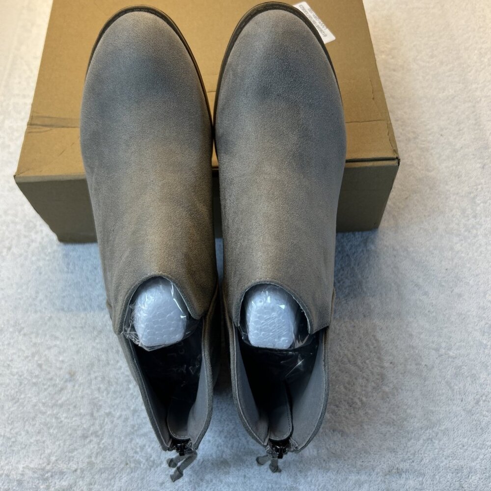 Journee Collection Grey Livvy Ankle Bootie Back Zip Size 10 NEW - Picture 2 of 8